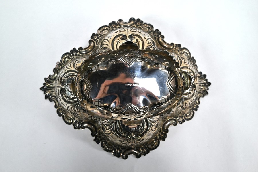 Victorian silver quatrefoil fruit basket - Image 4 of 7