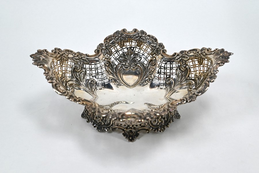 Victorian silver quatrefoil fruit basket - Image 7 of 7