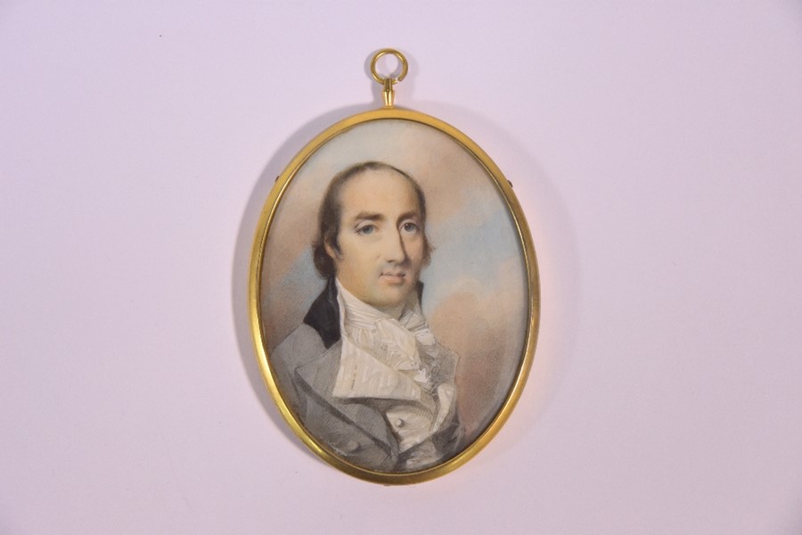 A George III oval portrait miniature in the manner of George Engleheart - Image 4 of 6