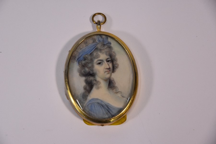 An 18th century oval portrait miniature on ivory of a lady - Image 4 of 6