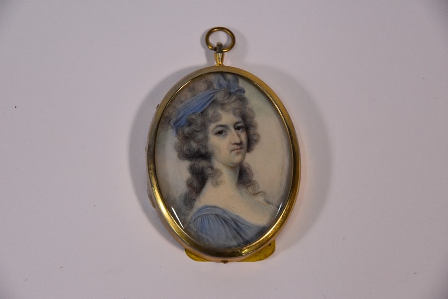 An 18th century oval portrait miniature on ivory of a lady - Image 5 of 6