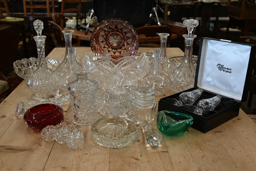 A cut glass punch bowl and cover - Image 2 of 3