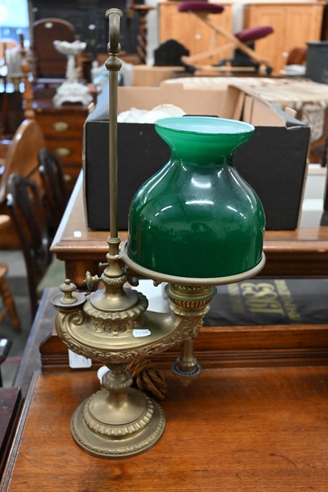 An ornate brass table lamp - Image 3 of 3