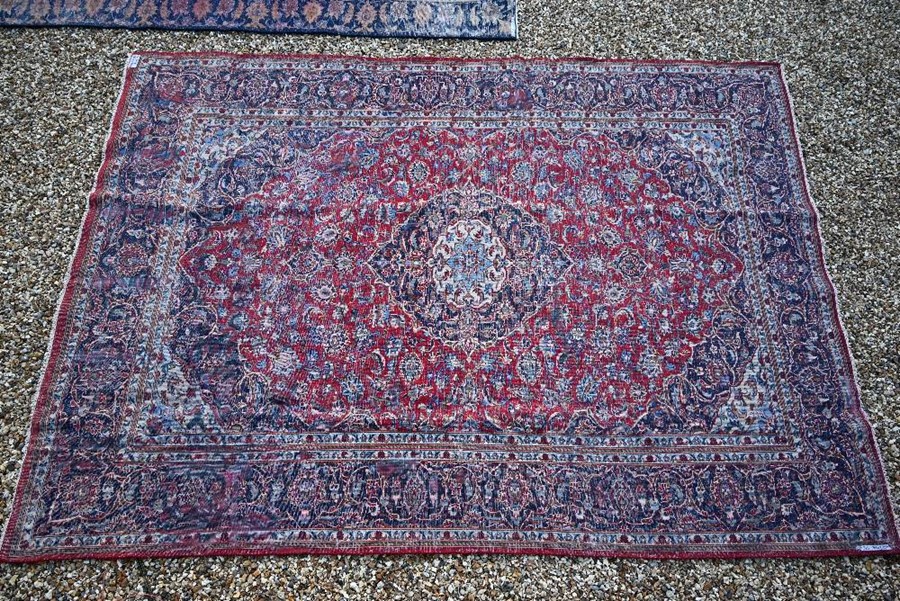 A large Persian Kashan carpet - Image 2 of 2