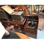 A Dulcetto oak cabinet gramaphone and records