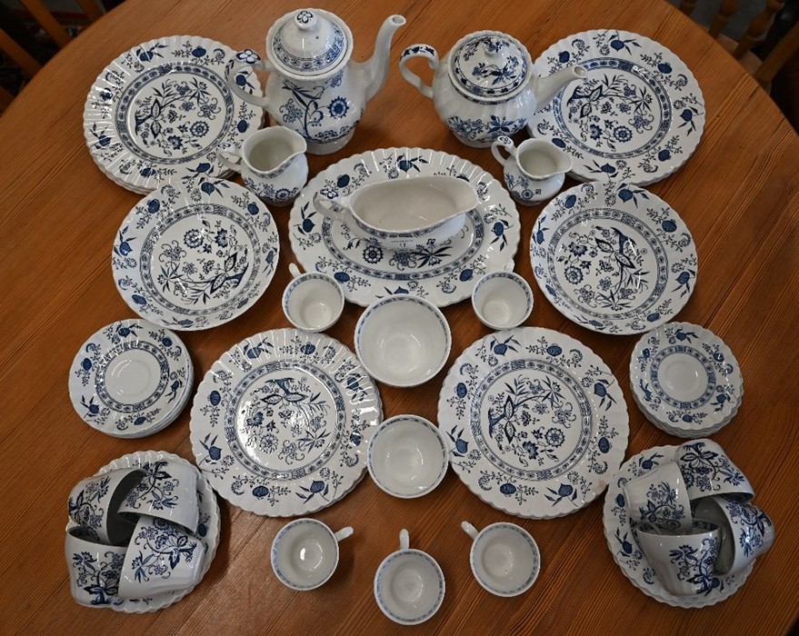 A Meakin pottery 'Nordic' pattern dinner/tea/coffee service - Image 3 of 4