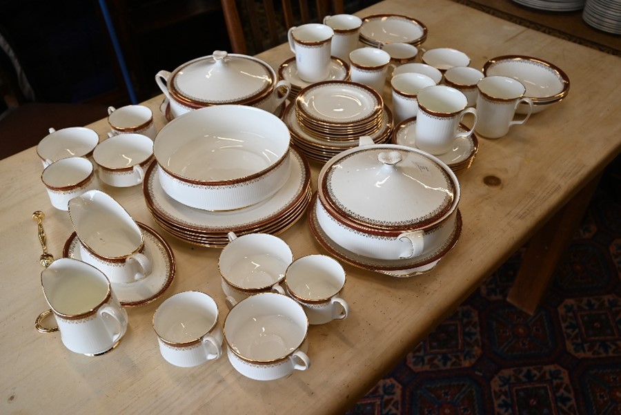 A Royal Albert Paragon china 'Holyrood' pattern dinner/tea service - Image 3 of 4