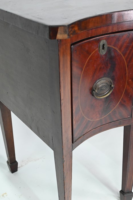 A George III mahogany serpentine form sideboard - Image 9 of 15