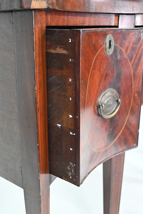A George III mahogany serpentine form sideboard - Image 12 of 15