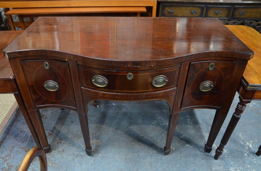 A George III mahogany serpentine form sideboard - Image 2 of 15