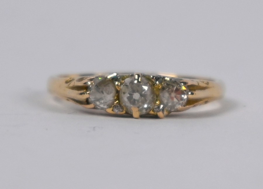 A diamond ring - Image 2 of 4