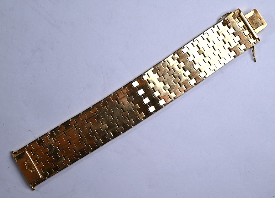 A yellow metal brick-link bracelet - Image 3 of 5