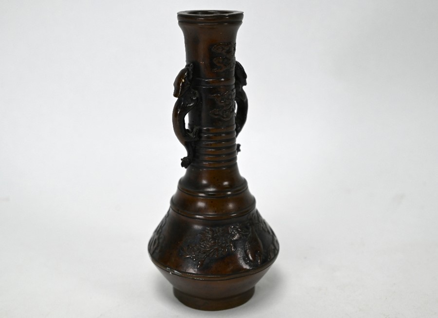 An early 20th century small Japanese bronze vase with chilong handles, Taisho/Showa period - Image 7 of 20