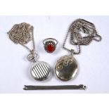 Mixed lot of white metal jewellery