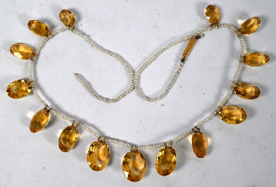 An Edwardian citrine and seed pearl riviere necklace - Image 4 of 4