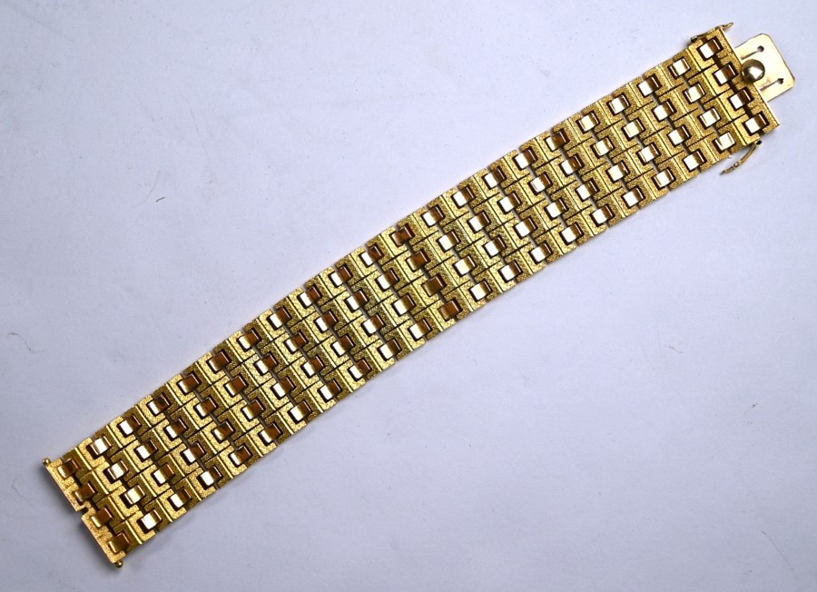 A yellow metal brick-link bracelet - Image 5 of 5