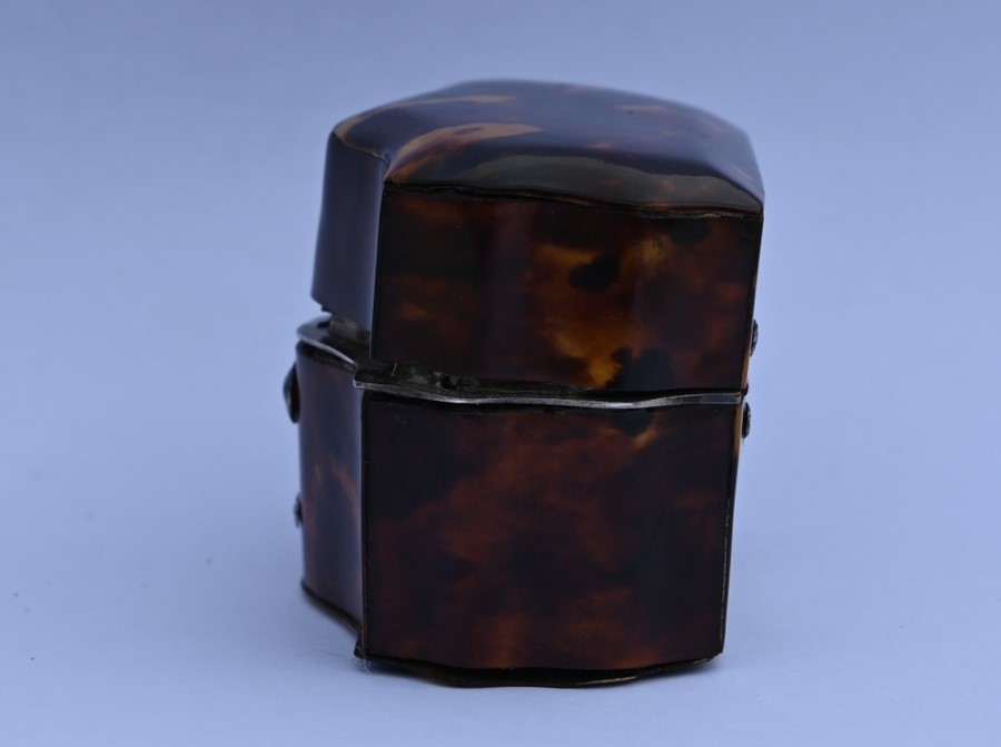 A 19th century Continental tortoiseshell writer's necessaire with white metal mounts - Image 7 of 11