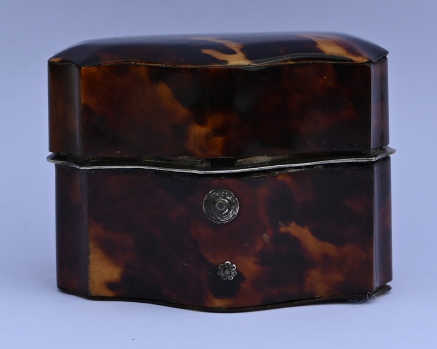 A 19th century Continental tortoiseshell writer's necessaire with white metal mounts - Image 4 of 11