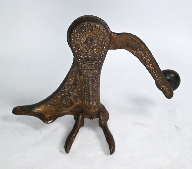 A Gilchrist cast iron counter top mechanical corkscrew - Image 2 of 5