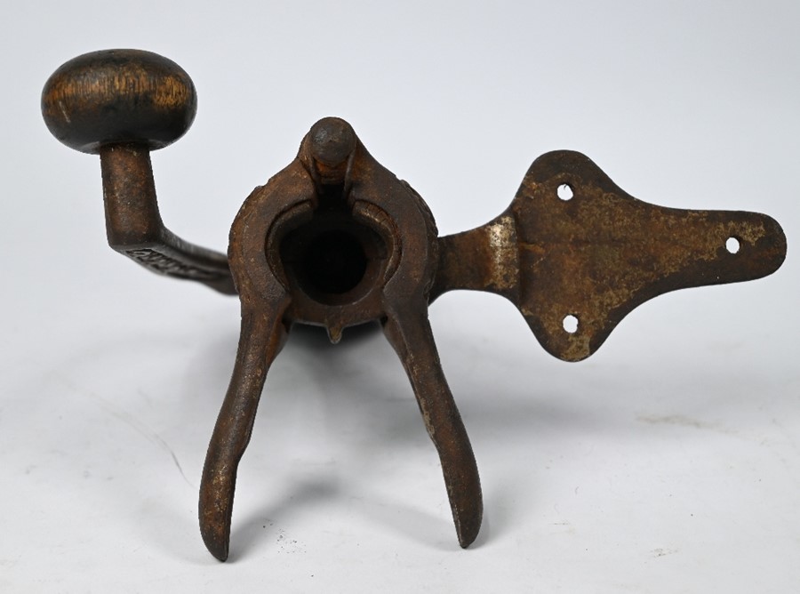 A Gilchrist cast iron counter top mechanical corkscrew - Image 4 of 5
