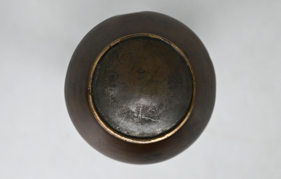 An early 20th century small Japanese bronze vase with chilong handles, Taisho/Showa period - Image 12 of 20