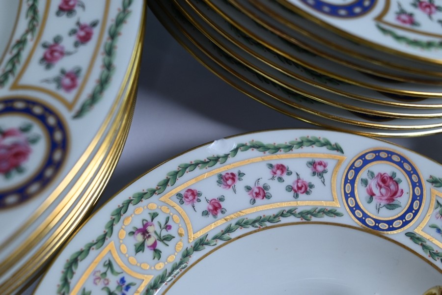 A fine quality modern Haviland Limoges 'Louveciennes' pattern dinner/tea and coffee service - Image 4 of 6