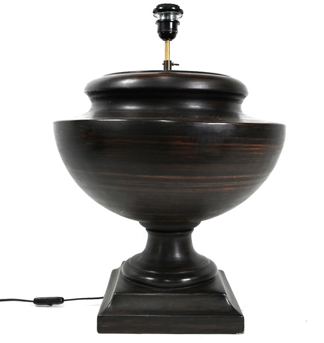 A large dark bronzed finish ceramic table lamp and shade - Image 4 of 4