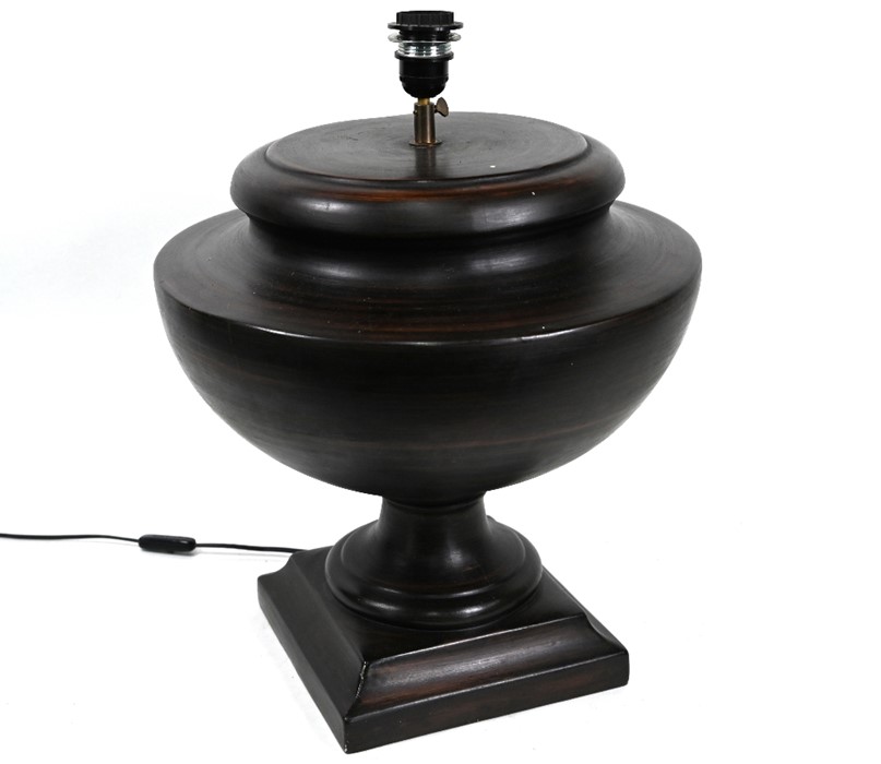 A large dark bronzed finish ceramic table lamp and shade - Image 2 of 4