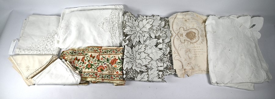 A mixed box of various table linens