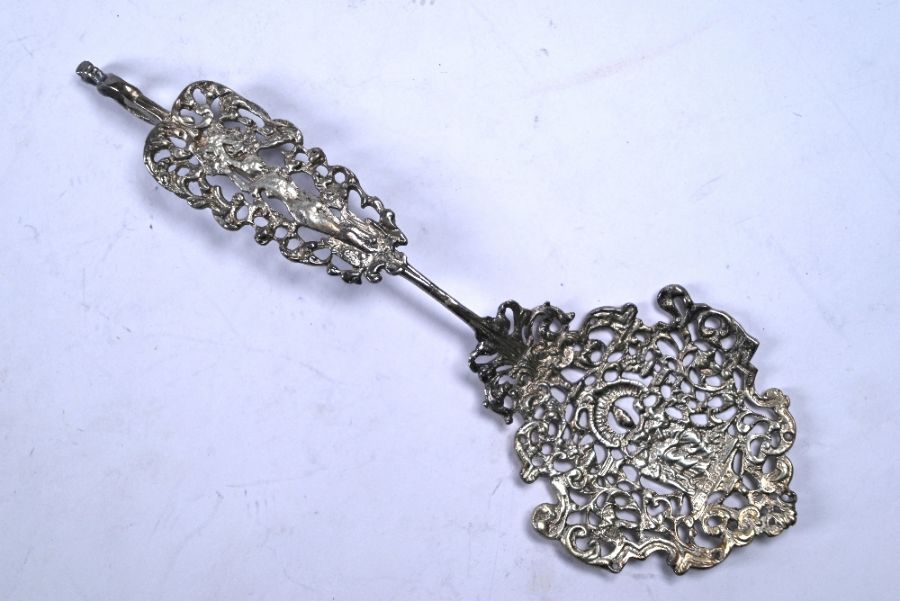 William IV silver knife rests and cabinet spoon - Image 2 of 4