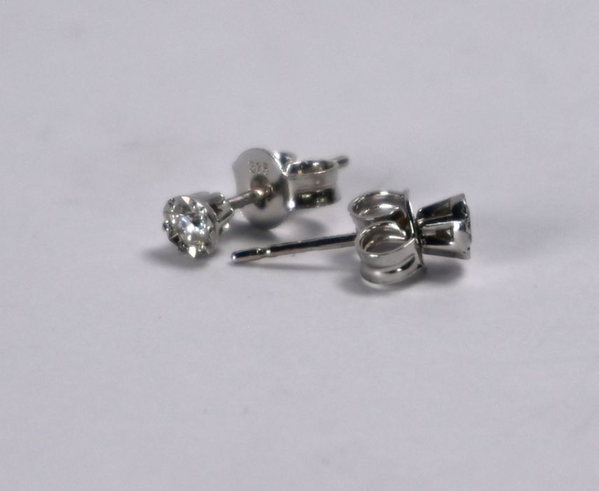 A pair of diamond stud earrings - Image 3 of 3