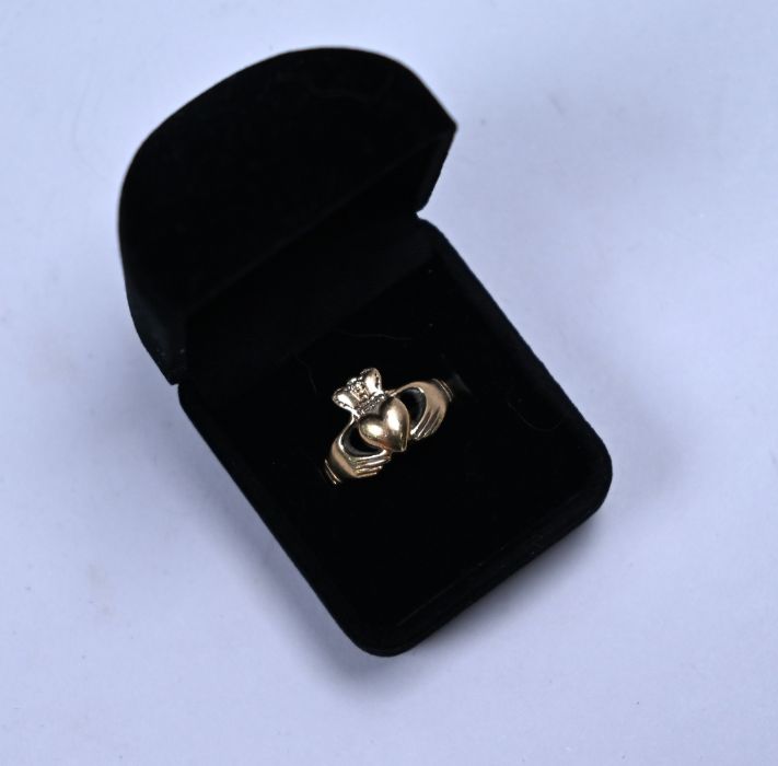 An Irish 9ct yellow gold Clodagh ring