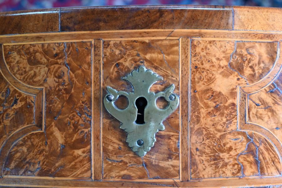 An 18th century continental serpentine commode - Image 12 of 14