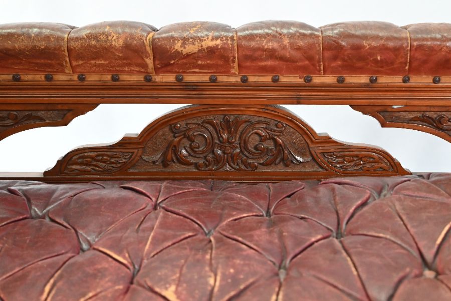 A late 19th century battered buttoned burgundy leather walnut framed chaise - Image 3 of 4