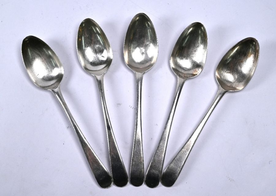 Hester Bateman silver dessert spoons - Image 5 of 7