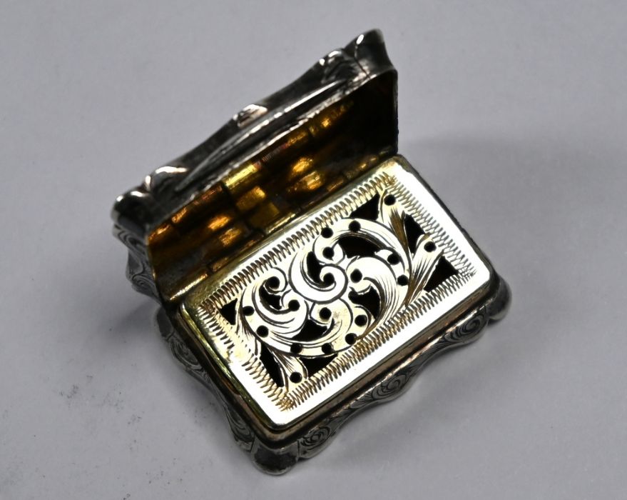 Victorian silver vinaigrette, Birmingham 1864 - Image 5 of 6