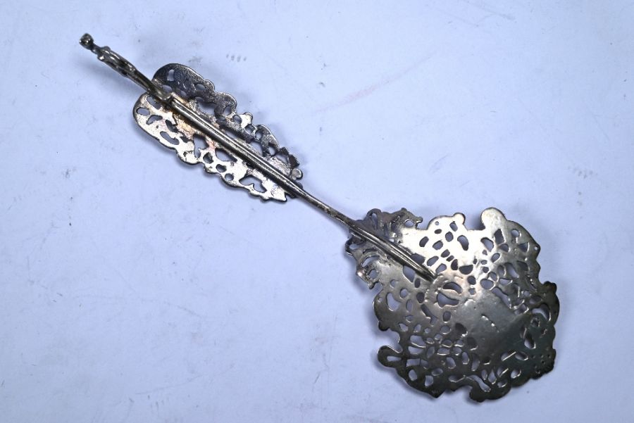William IV silver knife rests and cabinet spoon - Image 3 of 4