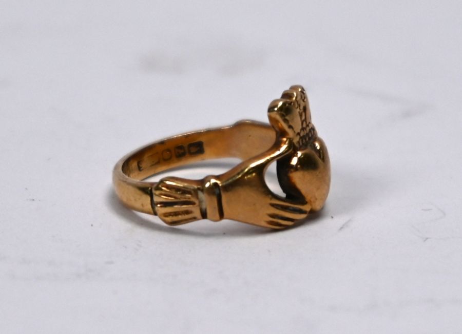 An Irish 9ct yellow gold Clodagh ring - Image 4 of 4