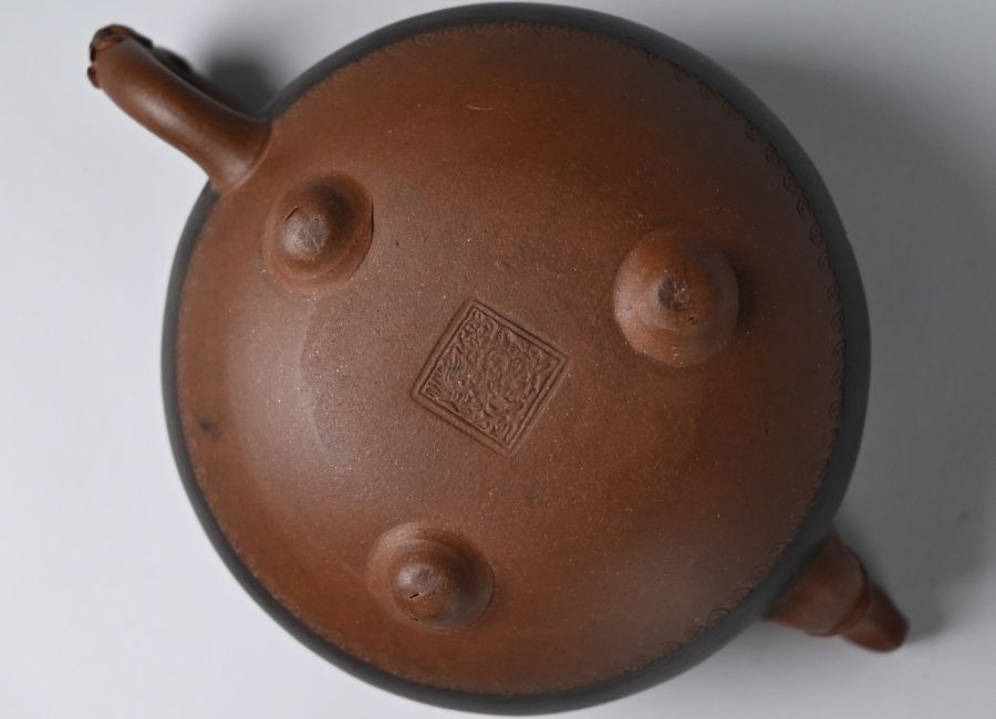 Three Chinese Yixing teapots - Image 10 of 15