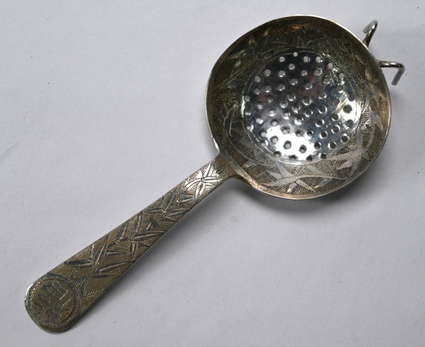 19th Century Chinese export silver tea pot & strainer - Image 4 of 8