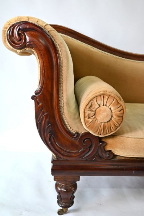 A mid 19th century mahogany framed chaise - Image 3 of 5