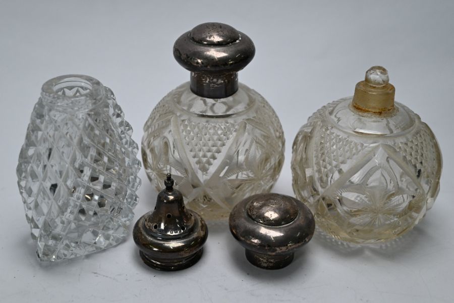 Silver-mounted scent bottles, toilet jars, etc. - Image 4 of 5