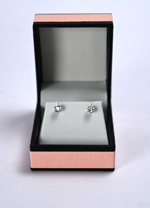 A pair of diamond stud earrings - Image 2 of 3