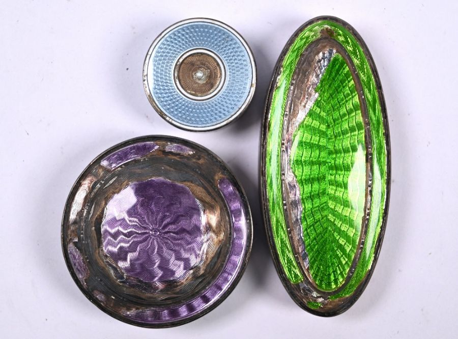 An antique base-metal oval pill box agate top and base and four other items - Image 2 of 3