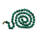 A single row of uniform malachite beads