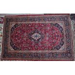 A Persian Kashan carpet, 300 cm x 200 cm