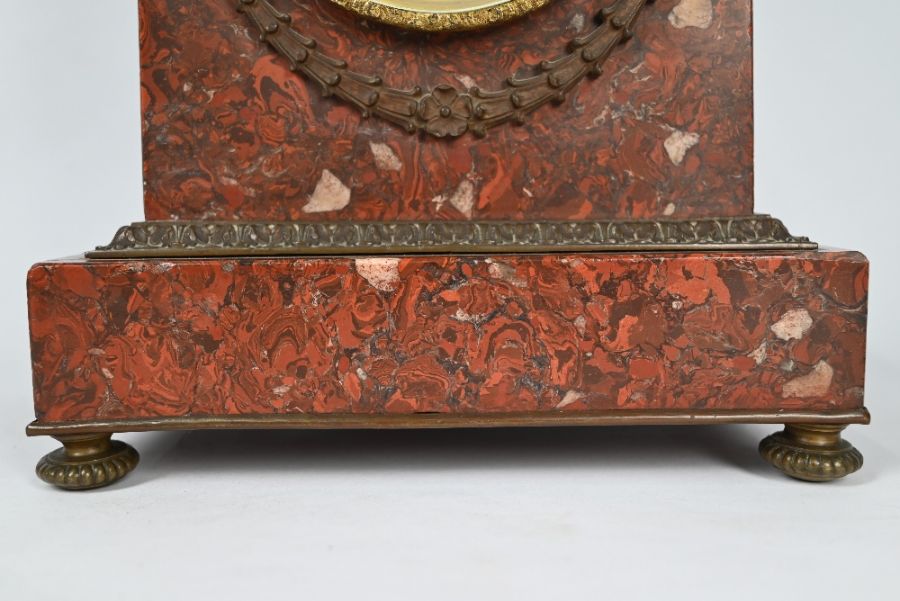 An antique gilt metal mounted pink marble clock 8-dau mantel - Image 3 of 6