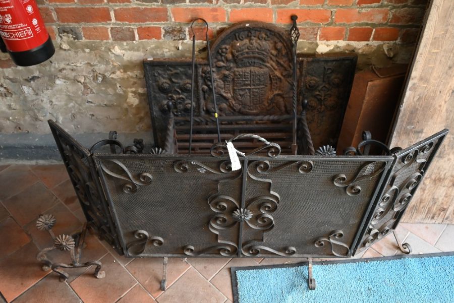 An Arts & Crafts wrought and cast iron fire basket etc. - Image 4 of 4