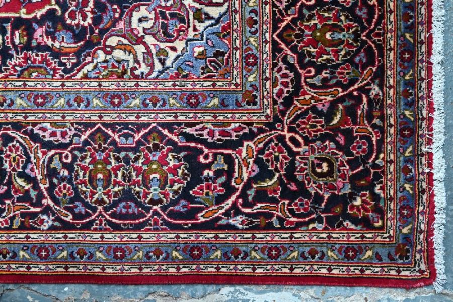 A Persian Kashan carpet, 380 cm x 245 cm - Image 2 of 6