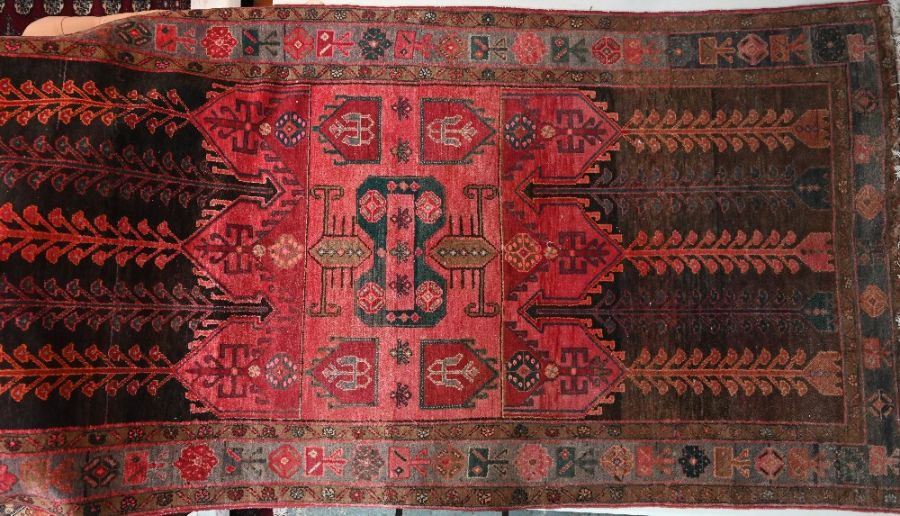 A modern Persian Hamadan rug, 295 cm x 143 cm